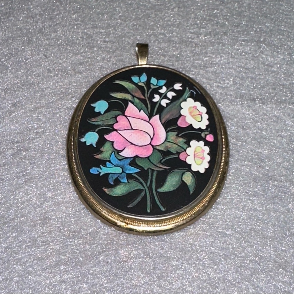 Vintage Marked AVON Floral Cameo Style Oval Pendant Faux Inlay Grandma Jewelry